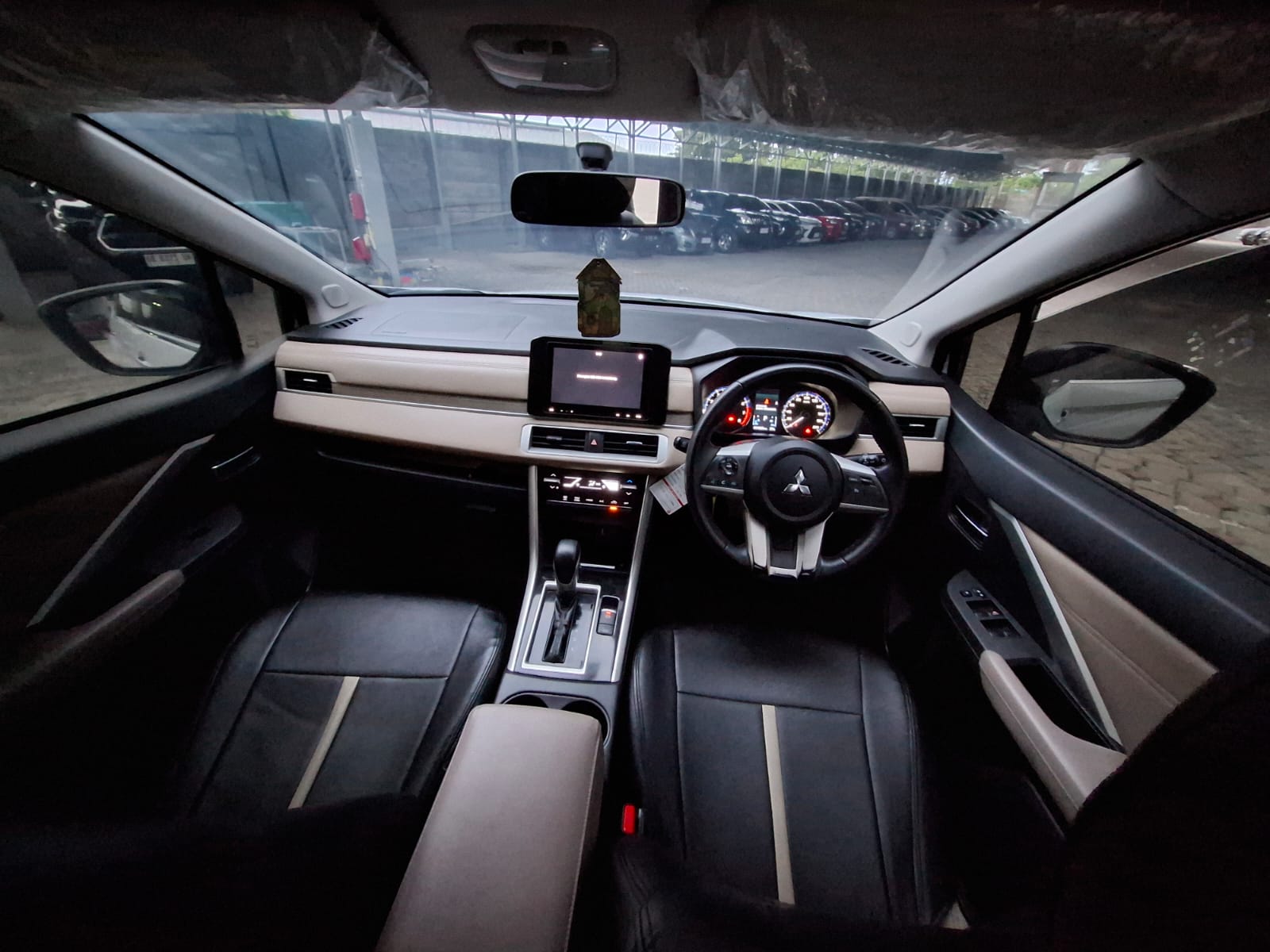 2022 Mitsubishi Xpander Ultimate CVT 2022 Mitsubishi Xpander Ultimate CVT