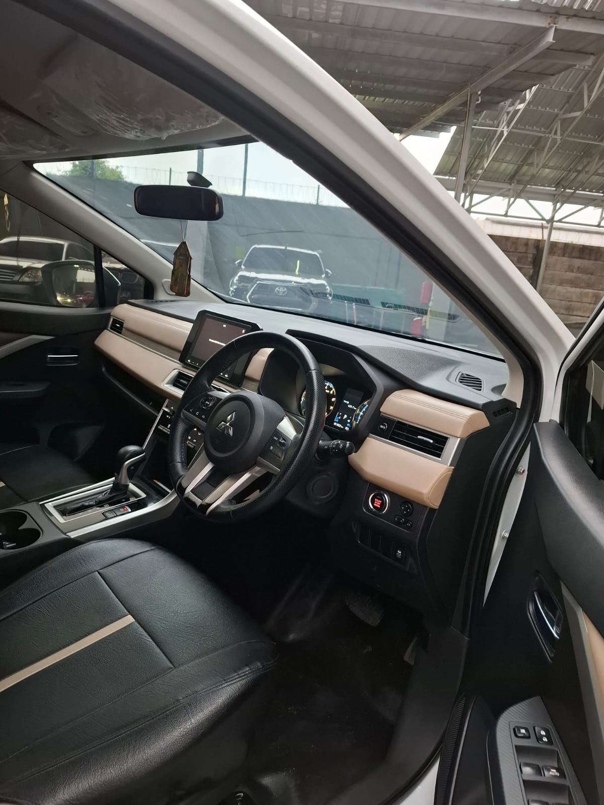 2022 Mitsubishi Xpander Ultimate CVT 2022 Mitsubishi Xpander Ultimate CVT