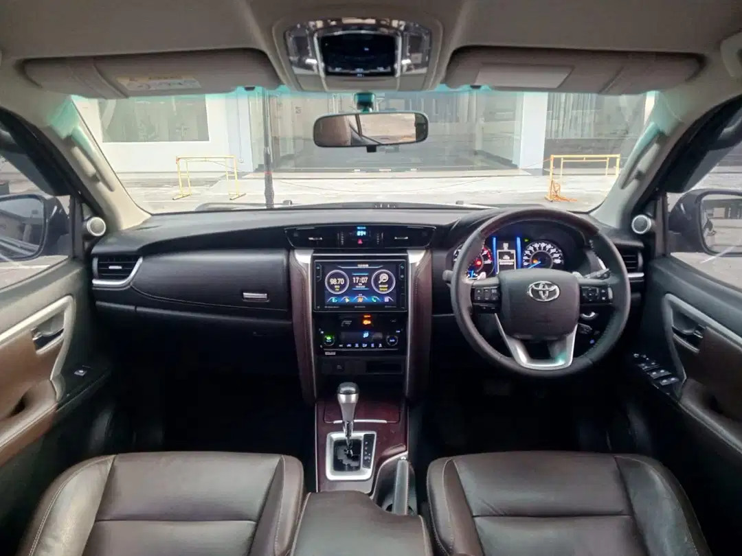 2018 Toyota Fortuner VRZ 4X2 TRD 2.4L AT 2018 Toyota Fortuner VRZ 4X2 TRD 2.4L AT