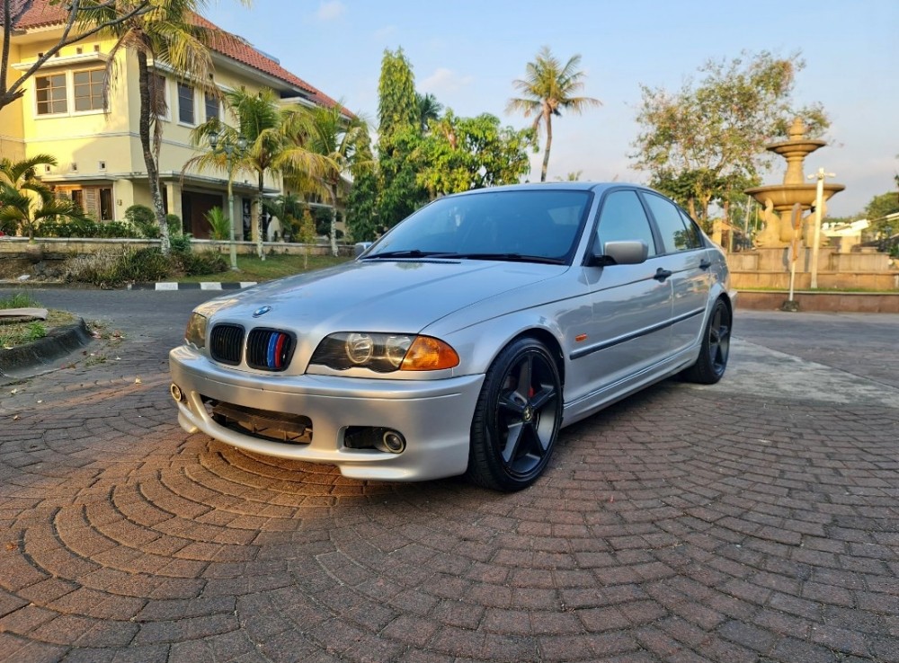 1999 BMW 3 Series Sedan  318iAt