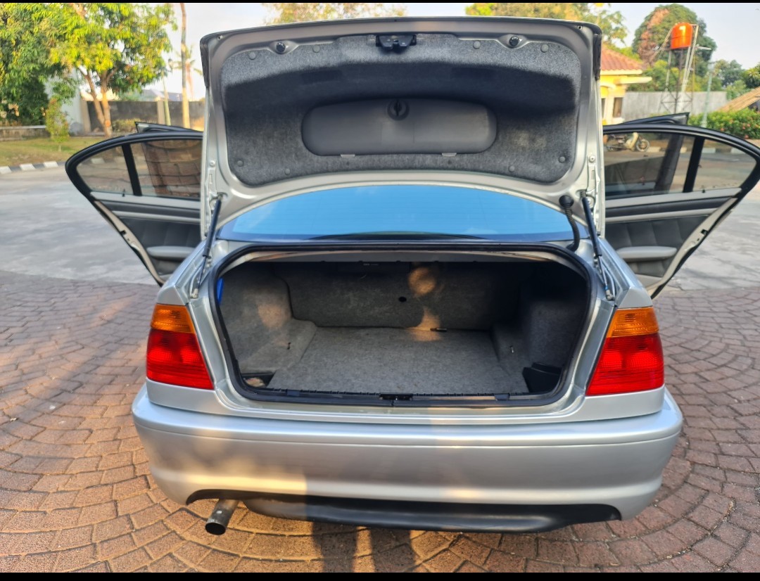 1999 BMW 3 Series Sedan  318iAt 1999 BMW 3 Series Sedan  318iAt