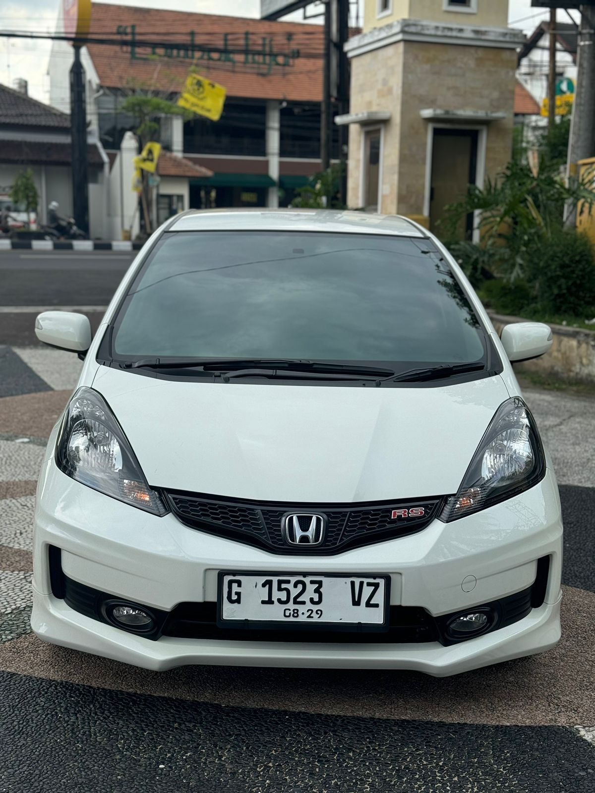 Second Hand 2014 Honda Jazz  VTEC MMC A/T Second Hand 2014 Honda Jazz  VTEC MMC A/T