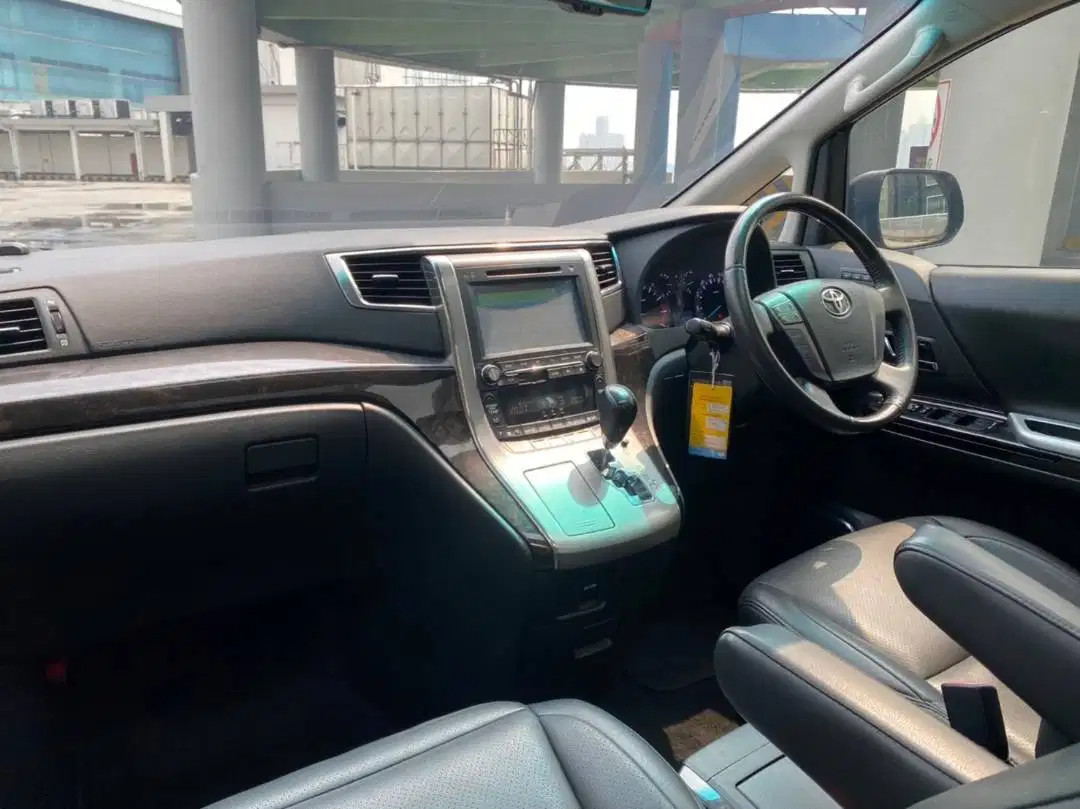 2013 Toyota Vellfire 2013 Toyota Vellfire