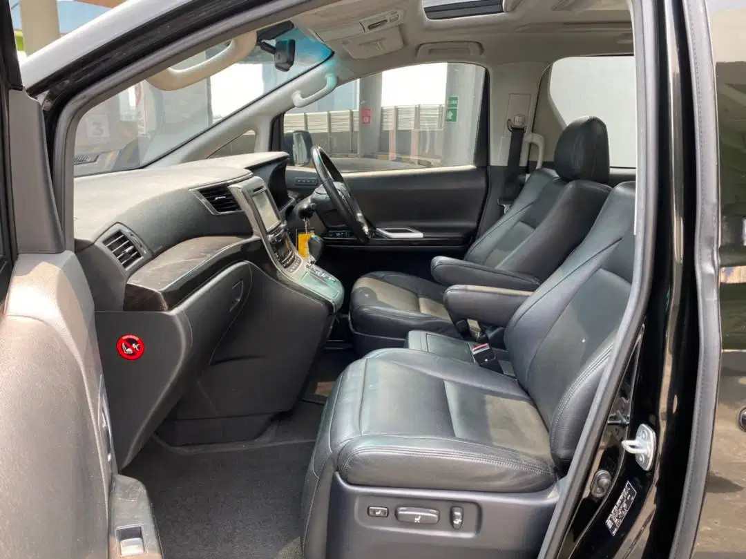 2013 Toyota Vellfire 2013 Toyota Vellfire