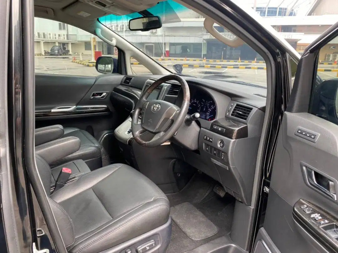 2013 Toyota Vellfire 2013 Toyota Vellfire