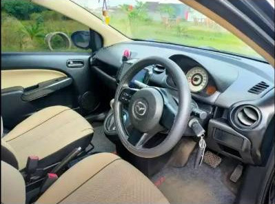 2010 Mazda 2 Sedan  R 1.5 AT 2010 Mazda 2 Sedan  R 1.5 AT