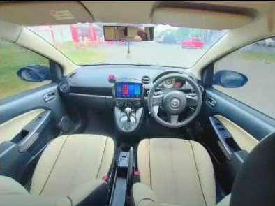 2010 Mazda 2 Sedan  R 1.5 AT 2010 Mazda 2 Sedan  R 1.5 AT