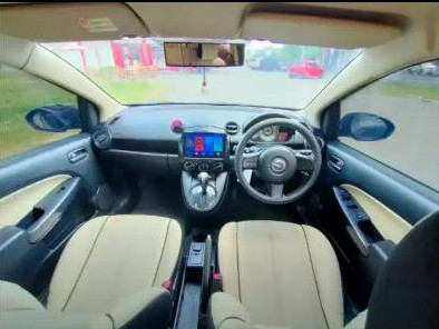 2010 Mazda 2 Sedan  R 1.5 AT 2010 Mazda 2 Sedan  R 1.5 AT