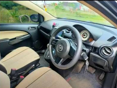 2010 Mazda 2 Sedan  R 1.5 AT 2010 Mazda 2 Sedan  R 1.5 AT