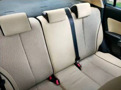 2010 Mazda 2 Sedan  R 1.5 AT 2010 Mazda 2 Sedan  R 1.5 AT