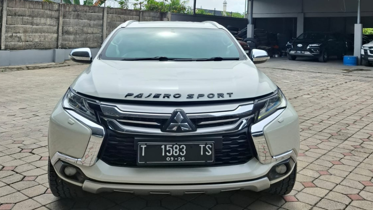 2016 Mitsubishi Pajero Sport Dakar AT 4x2 Bekas 2016 Mitsubishi Pajero Sport Dakar AT 4x2 Bekas