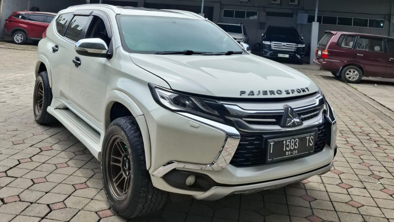 2016 Mitsubishi Pajero Sport Dakar AT 4x2 2016 Mitsubishi Pajero Sport Dakar AT 4x2
