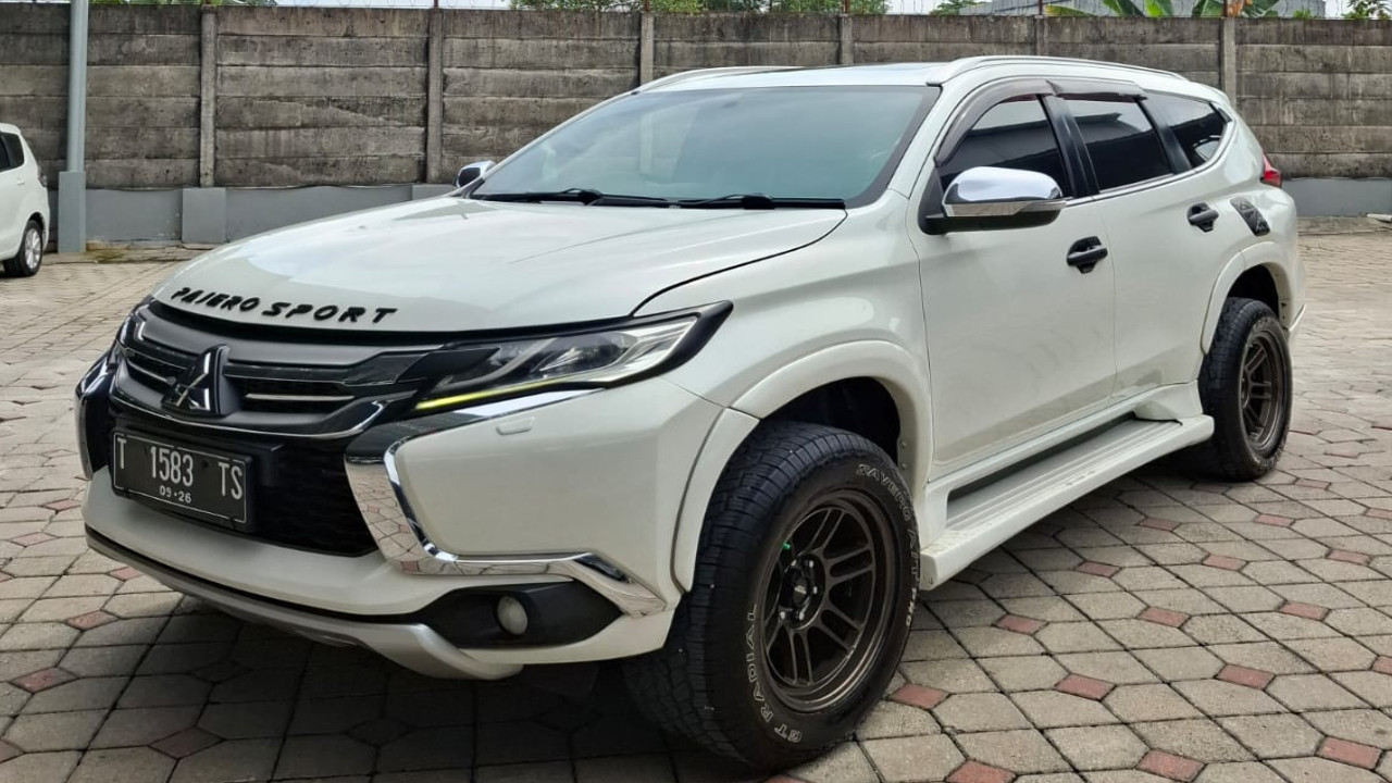 2016 Mitsubishi Pajero Sport Dakar AT 4x2 2016 Mitsubishi Pajero Sport Dakar AT 4x2