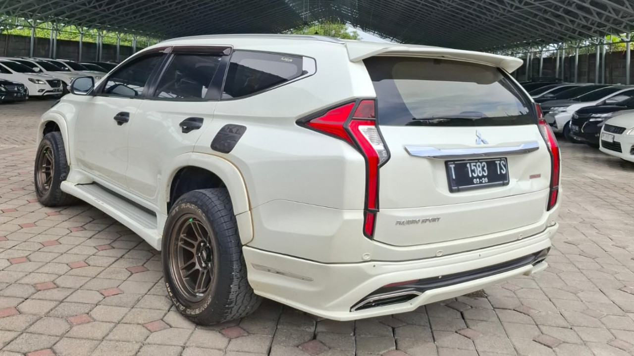 2016 Mitsubishi Pajero Sport Dakar AT 4x2 2016 Mitsubishi Pajero Sport Dakar AT 4x2