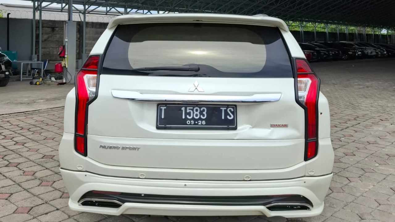 2016 Mitsubishi Pajero Sport Dakar AT 4x2 2016 Mitsubishi Pajero Sport Dakar AT 4x2