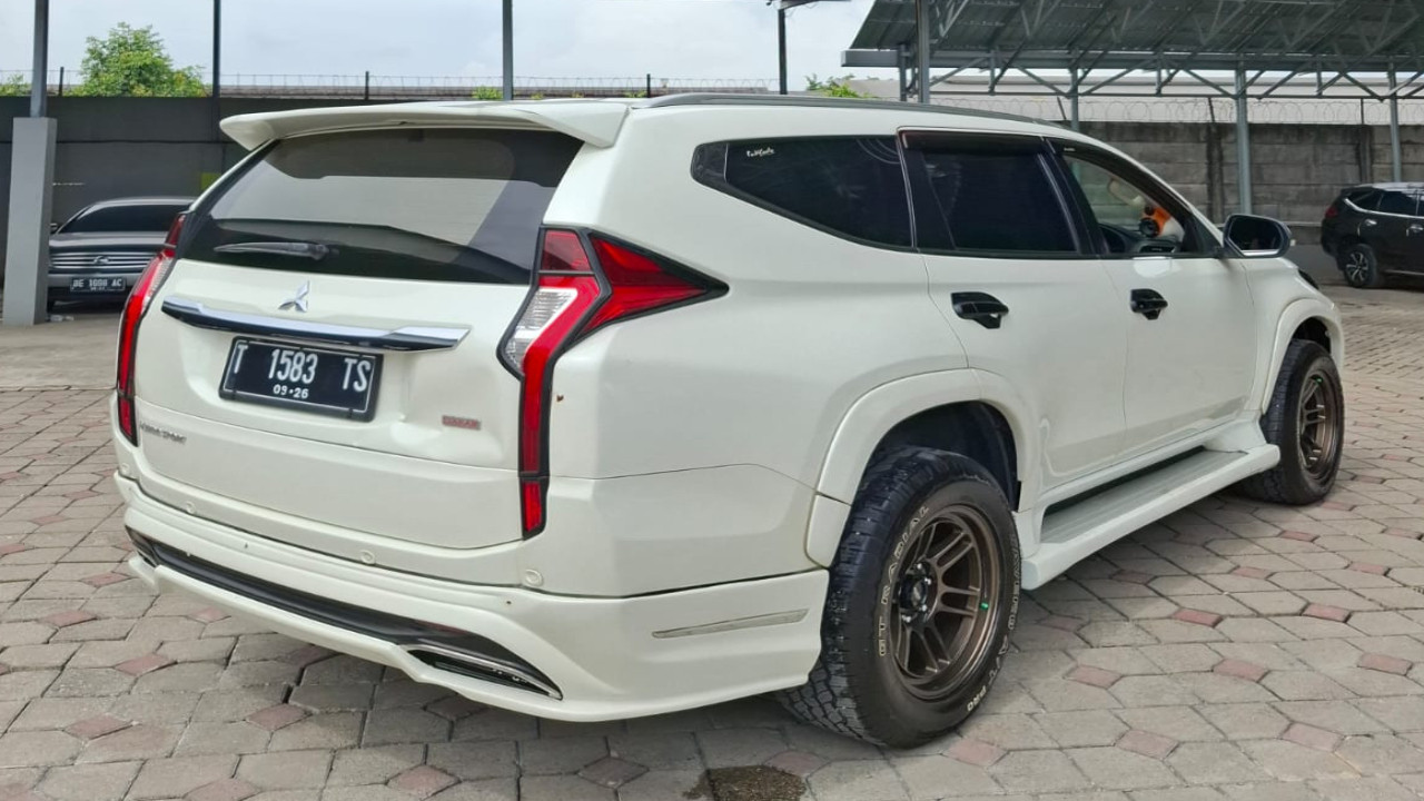 2016 Mitsubishi Pajero Sport Dakar AT 4x2 2016 Mitsubishi Pajero Sport Dakar AT 4x2