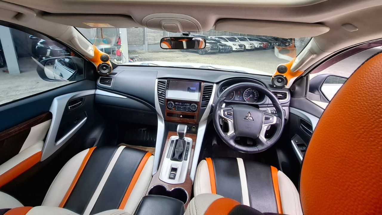 2016 Mitsubishi Pajero Sport Dakar AT 4x2 2016 Mitsubishi Pajero Sport Dakar AT 4x2