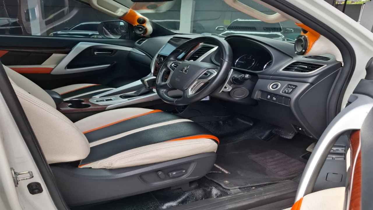 2016 Mitsubishi Pajero Sport Dakar AT 4x2 2016 Mitsubishi Pajero Sport Dakar AT 4x2