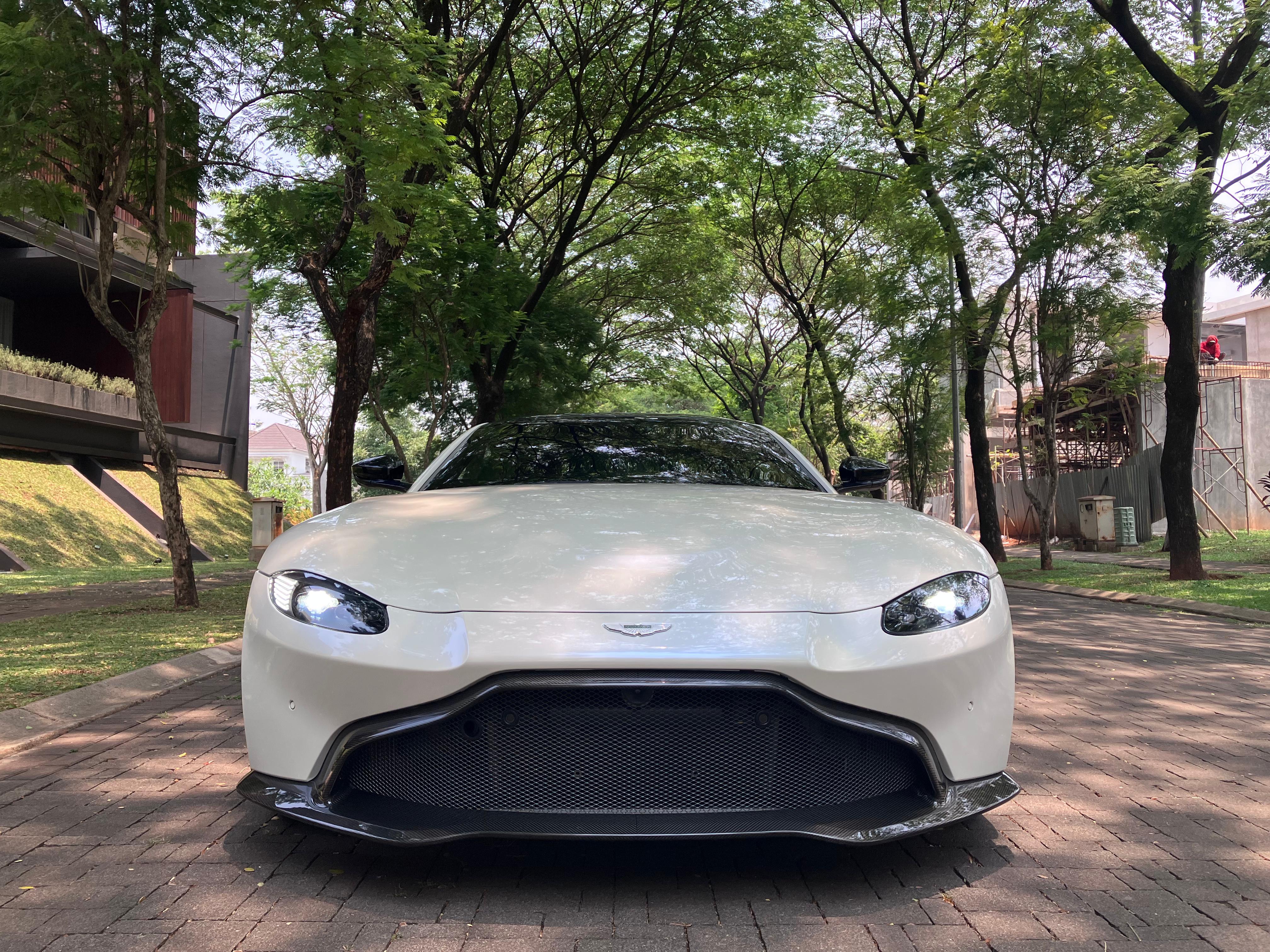2019 Aston Martin Vantage Coupe AT 2019 Aston Martin Vantage Coupe AT