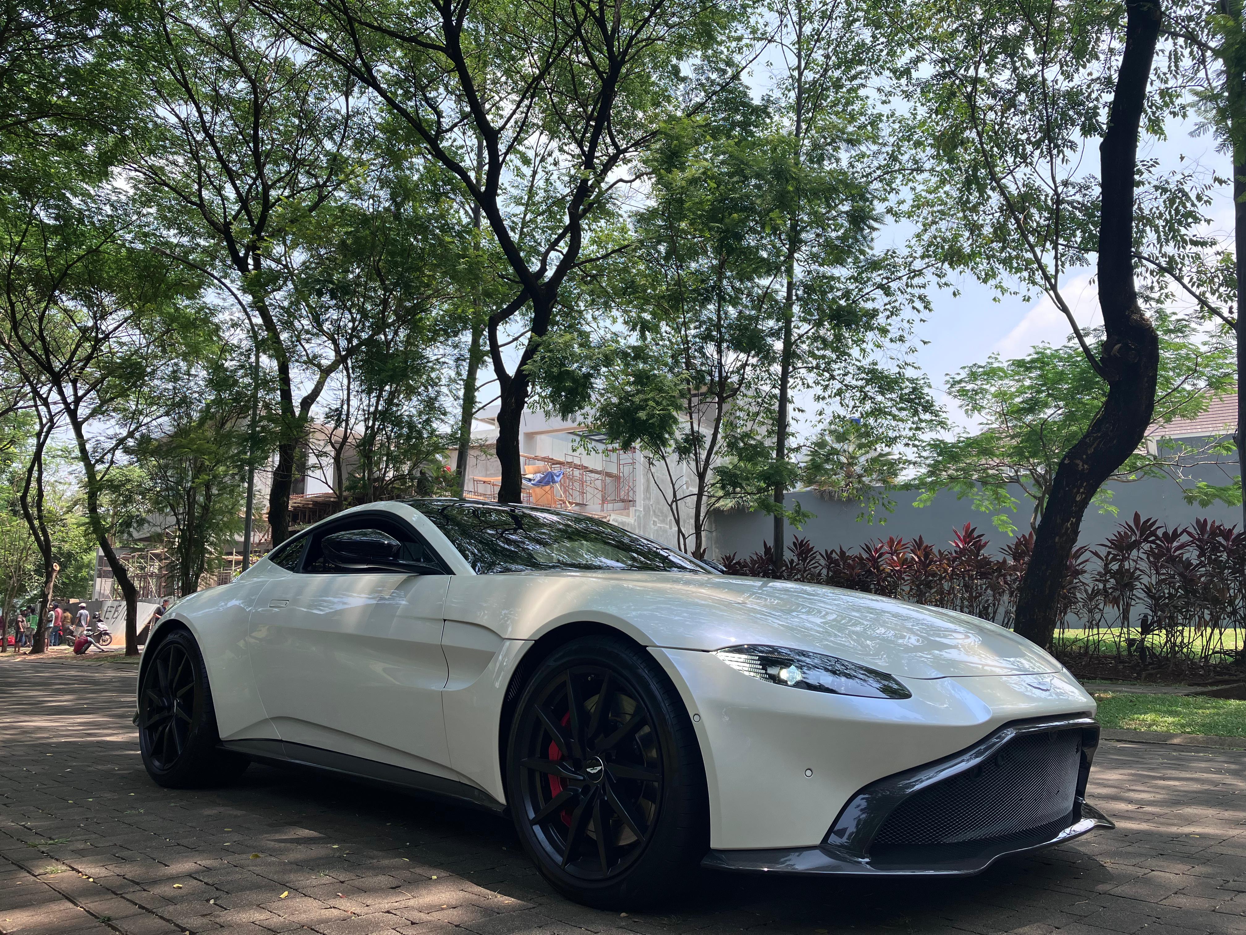 2019 Aston Martin Vantage Coupe AT 2019 Aston Martin Vantage Coupe AT
