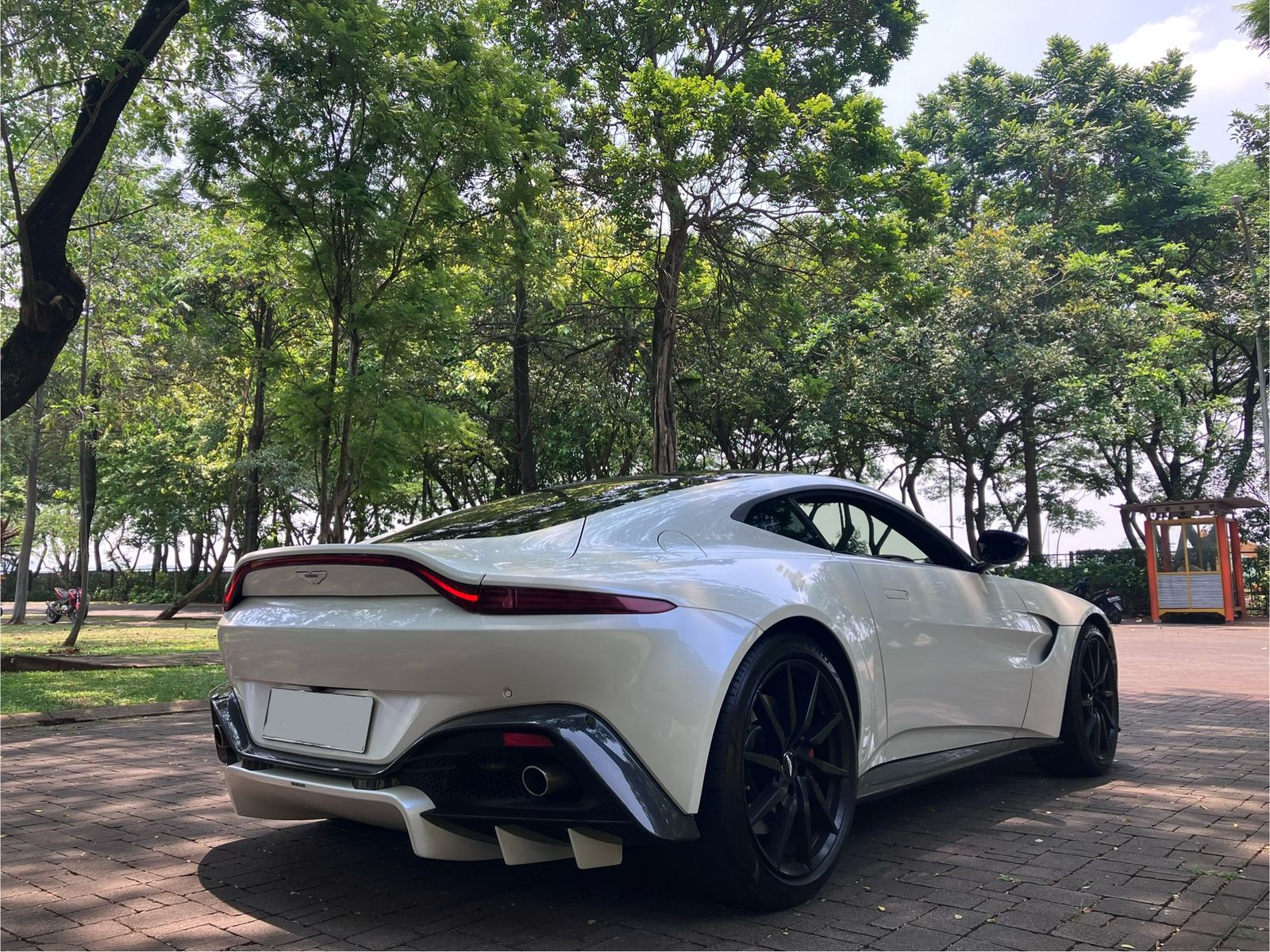 2019 Aston Martin Vantage Coupe AT 2019 Aston Martin Vantage Coupe AT