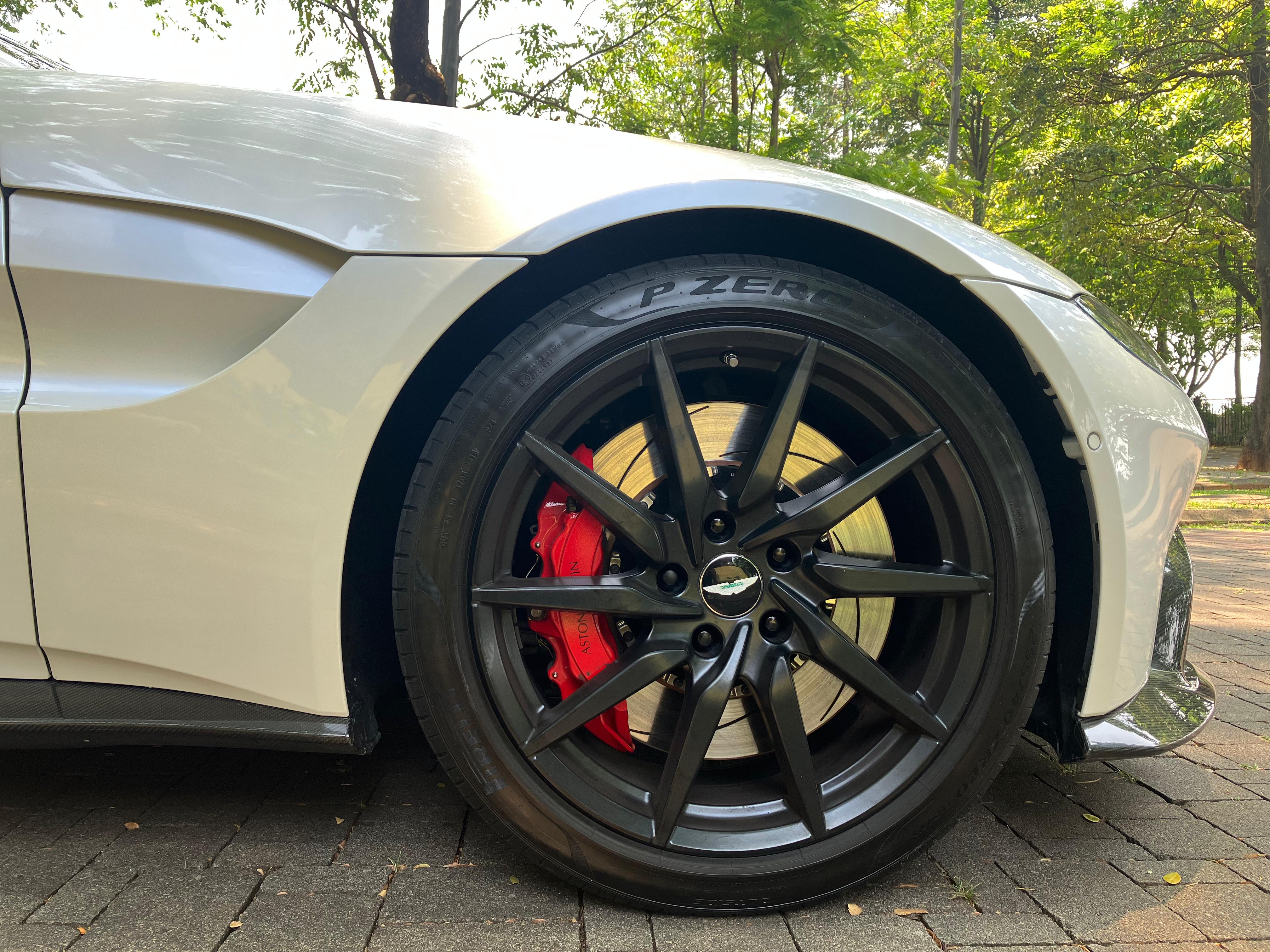 2019 Aston Martin Vantage Coupe AT 2019 Aston Martin Vantage Coupe AT