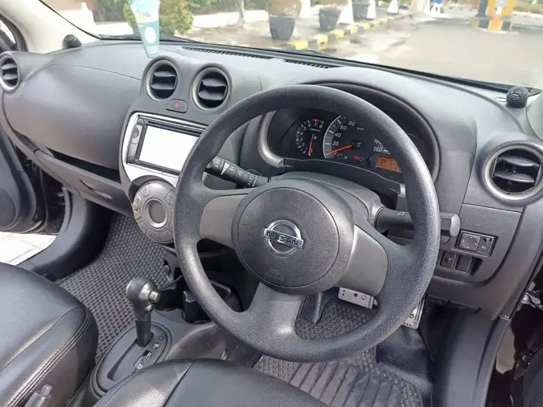 2012 Nissan March  1.2 XS AT 2012 Nissan March  1.2 XS AT