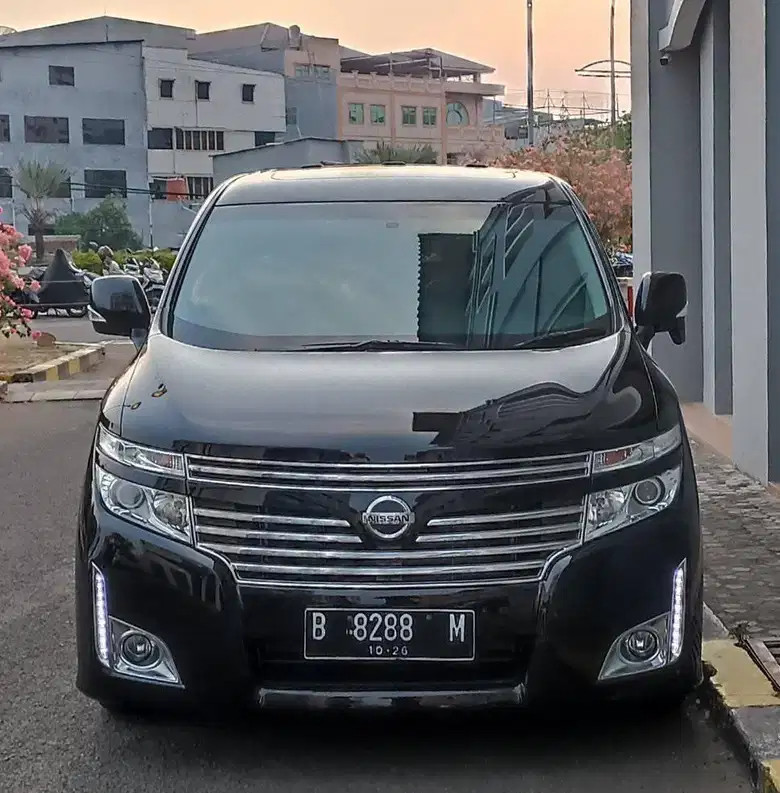 Second Hand 2011 Nissan Elgrand Second Hand 2011 Nissan Elgrand
