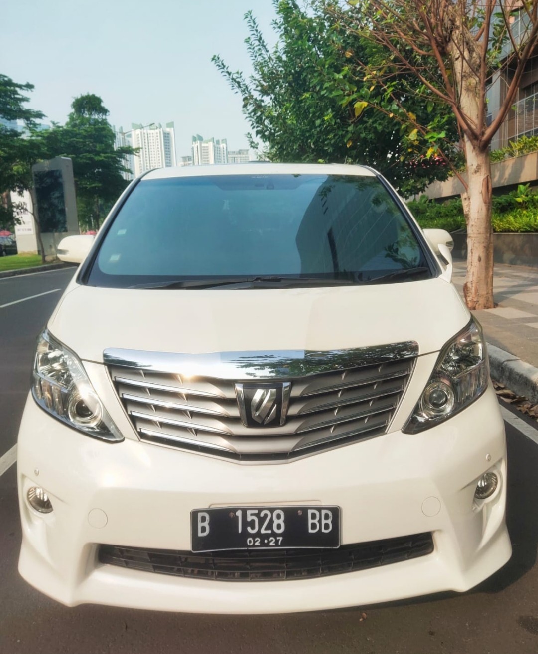 Second Hand 2011 Toyota Alphard Second Hand 2011 Toyota Alphard