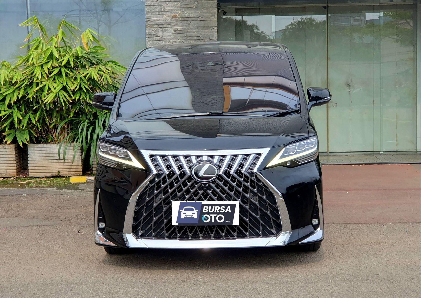2020 Lexus LM  350 4 Seater