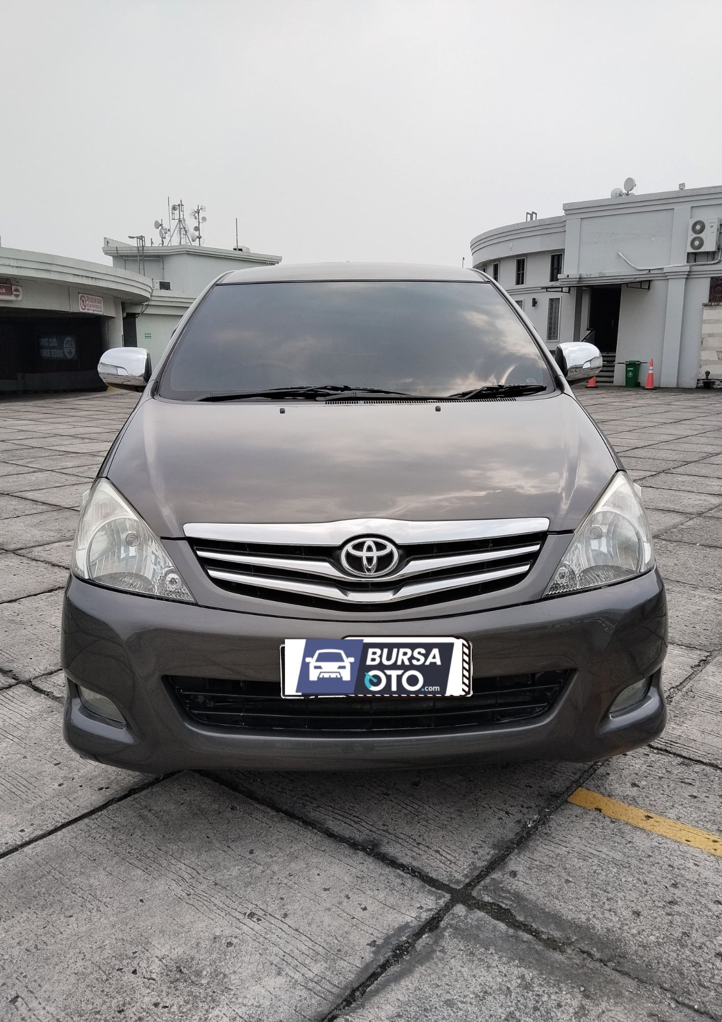 2011 Toyota Kijang Innova 2.0 V AT
