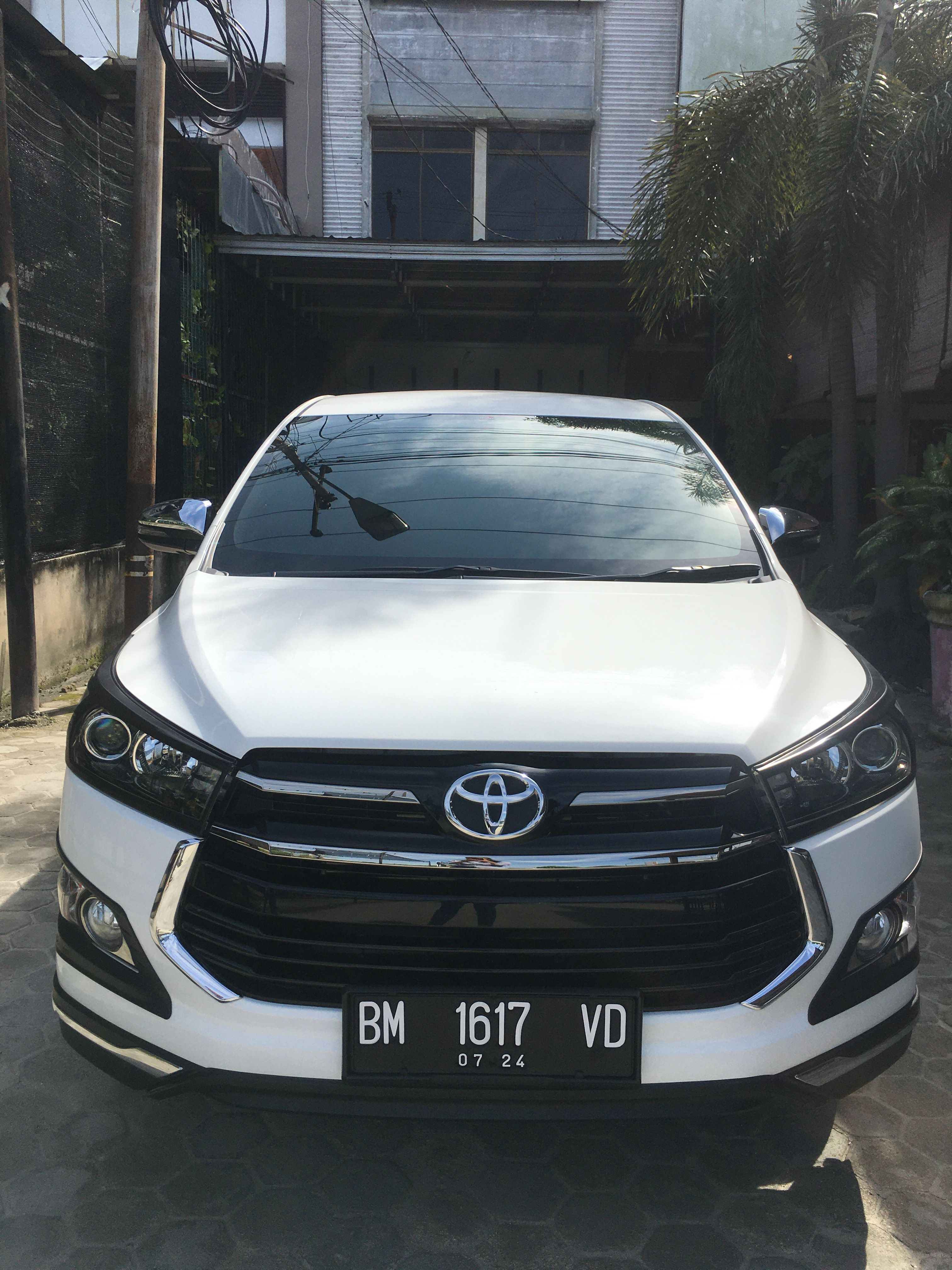2019 Toyota Kijang Innova 2.4L Venturer AT 2.4L Venturer AT bekas