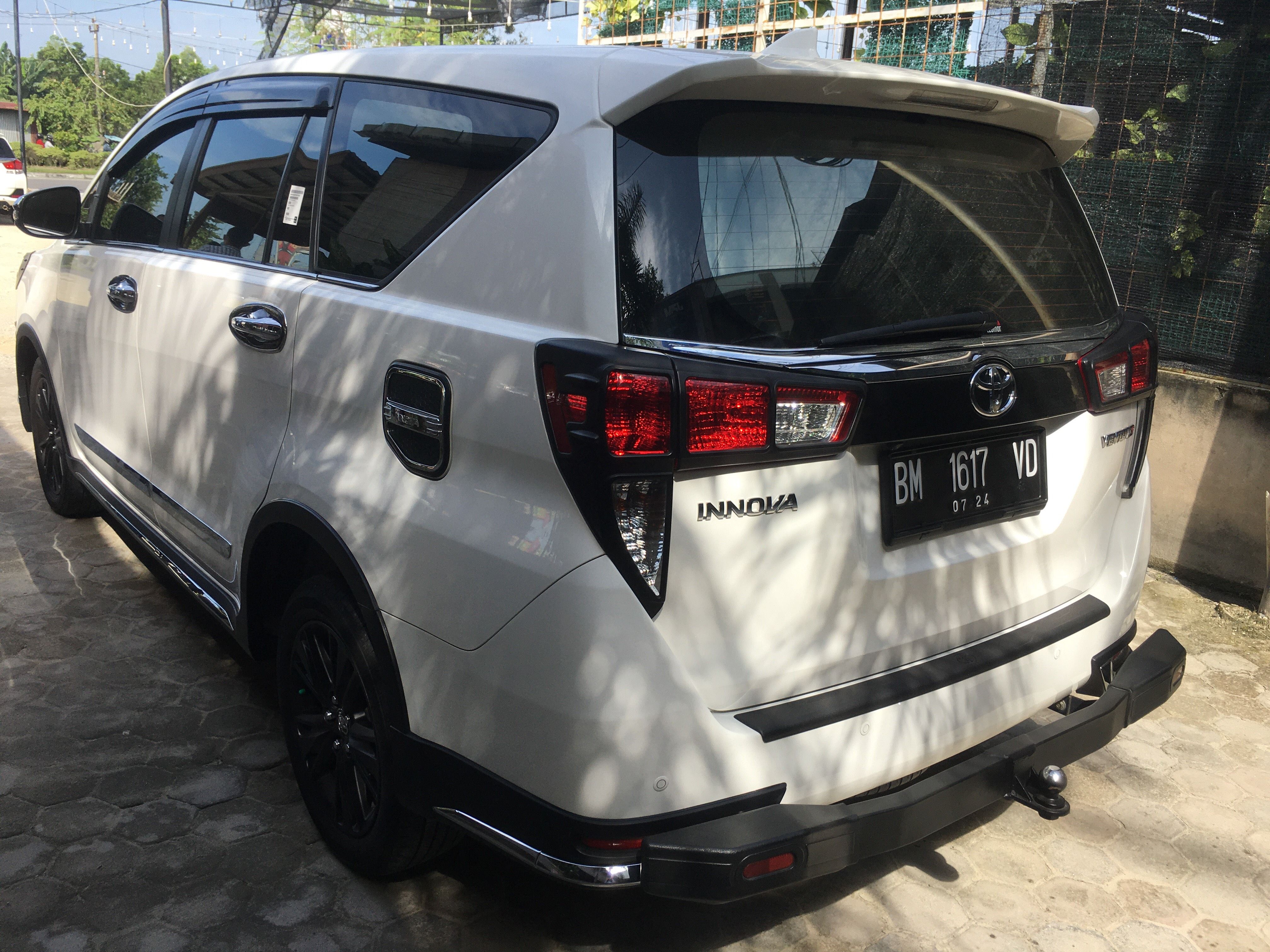 Dijual 2019 Toyota Kijang Innova 2.4L Venturer AT 2.4L Venturer AT Bekas