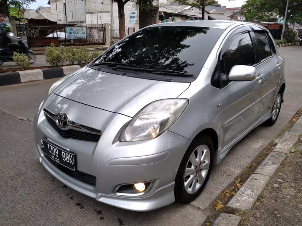 2011 Toyota Yaris  S Limited AT