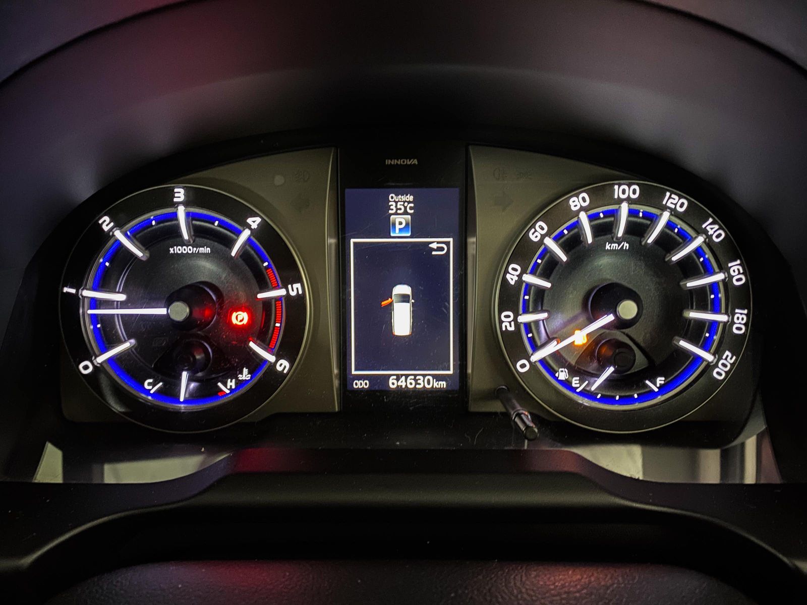 Dijual 2017 Toyota Kijang Innova 2.4L Venturer AT 2.4L Venturer AT Bekas