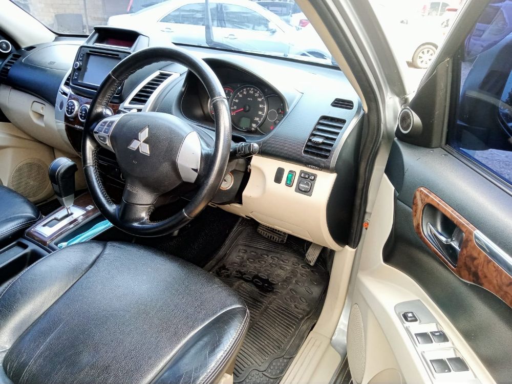 Dijual 2014 Mitsubishi Pajero Sport  2.5L HP 4X2 AT 2.5L HP 4X2 AT Bekas
