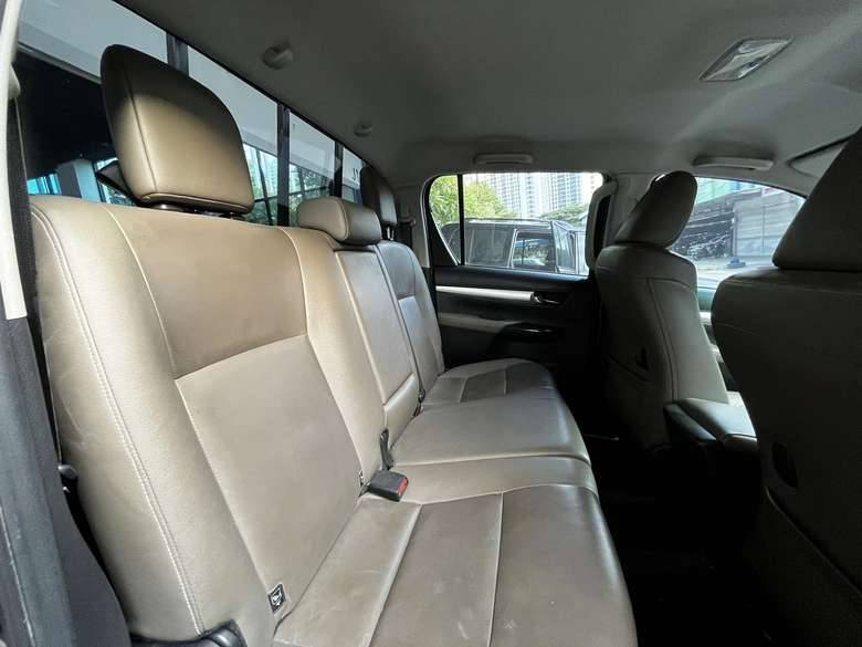 Used 2018 Toyota Hilux 2.4L D-Cab V AT 2.4L D-Cab V AT for sale