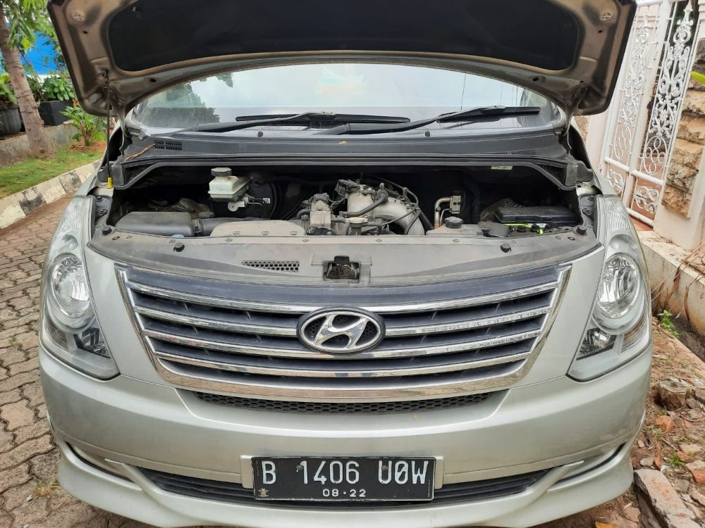 Dijual 2012 Hyundai H1 2.4L XG AT 2.4L XG AT Bekas