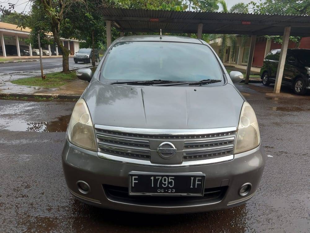 2010 Nissan Grand Livina  1.5 XV AT