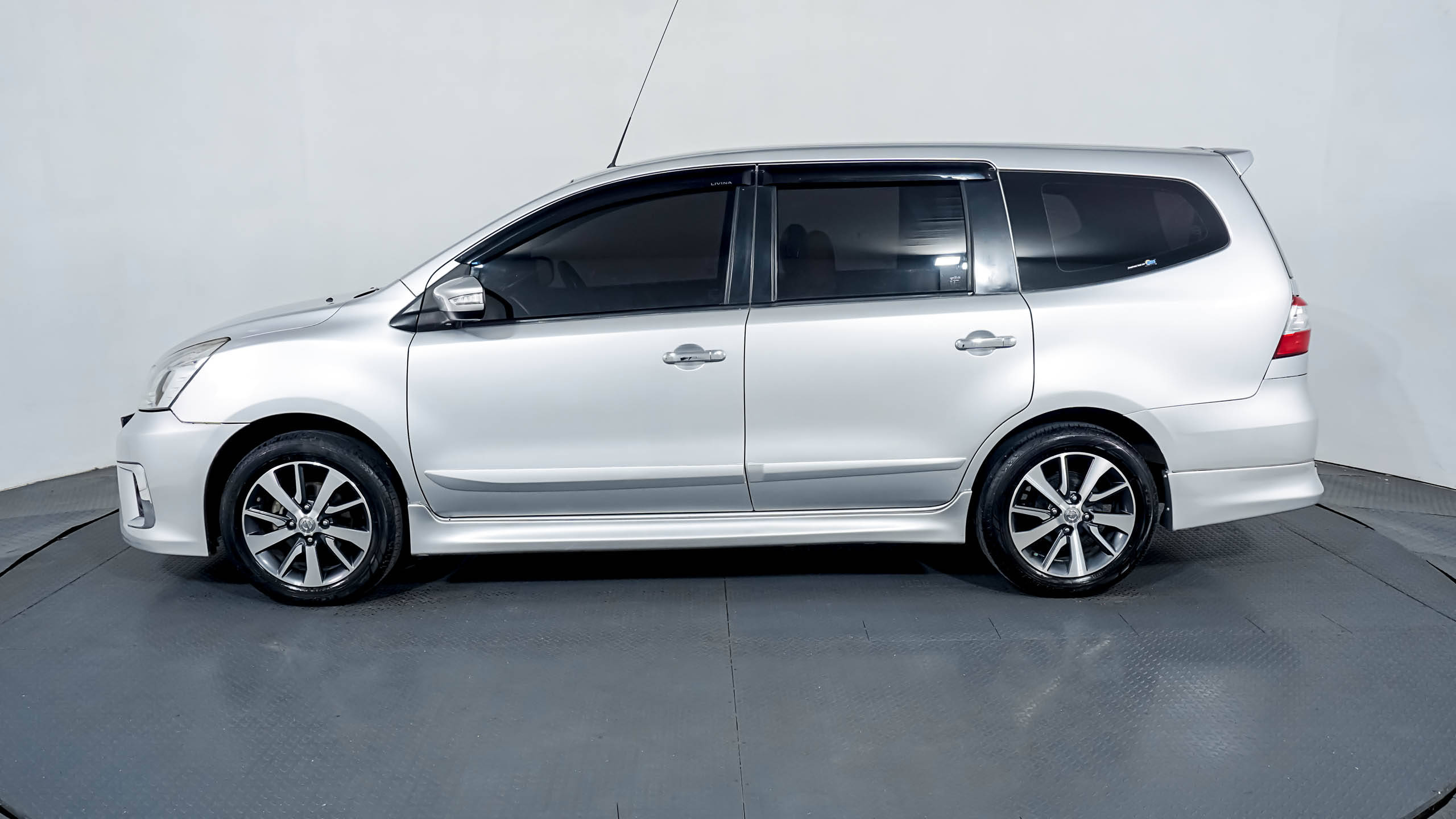 Old 2018 Nissan Grand Livina XV HWS AT XV HWS AT