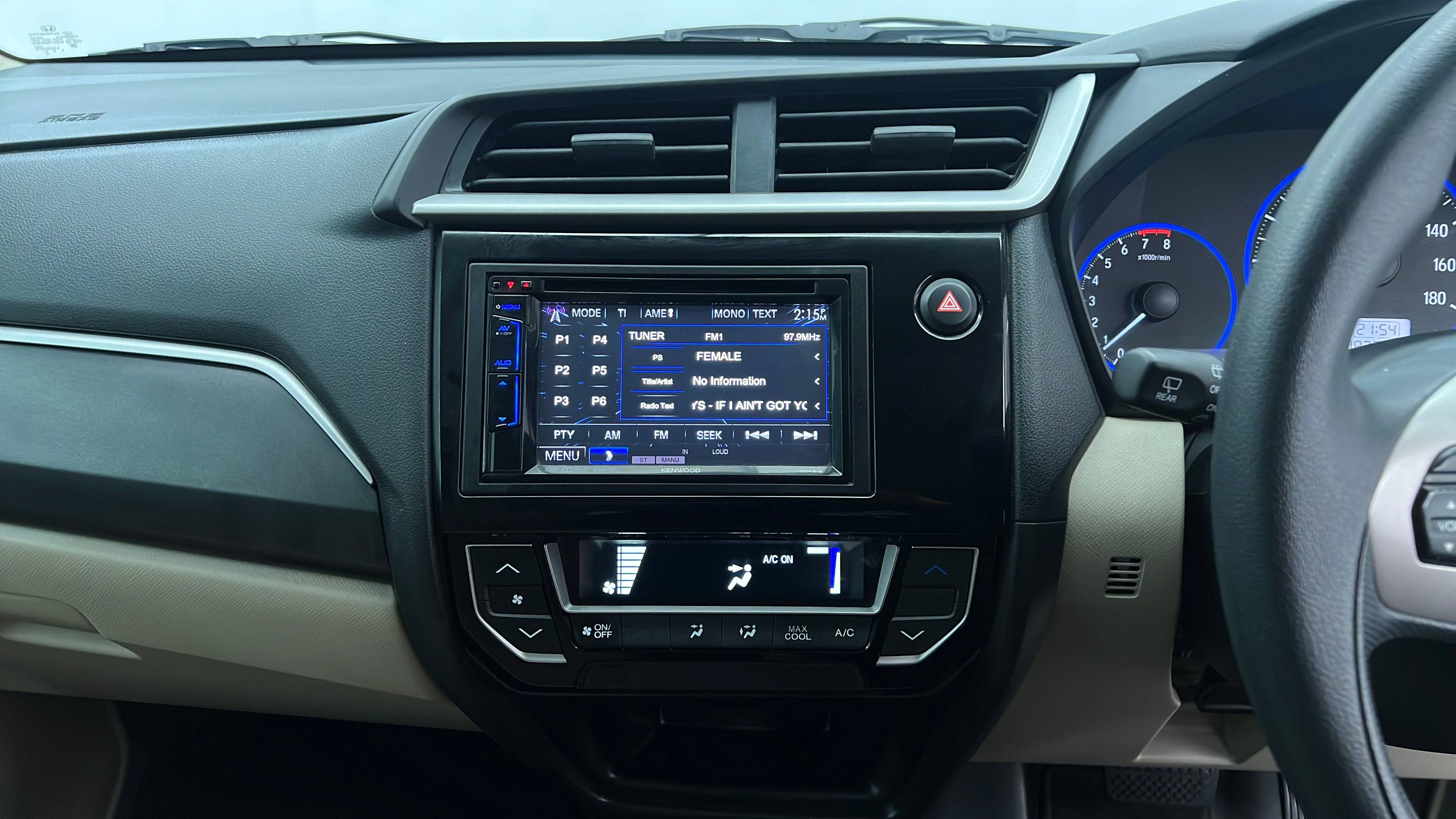 Dijual 2017 Honda Mobilio E 1.5L AT E 1.5L AT Bekas