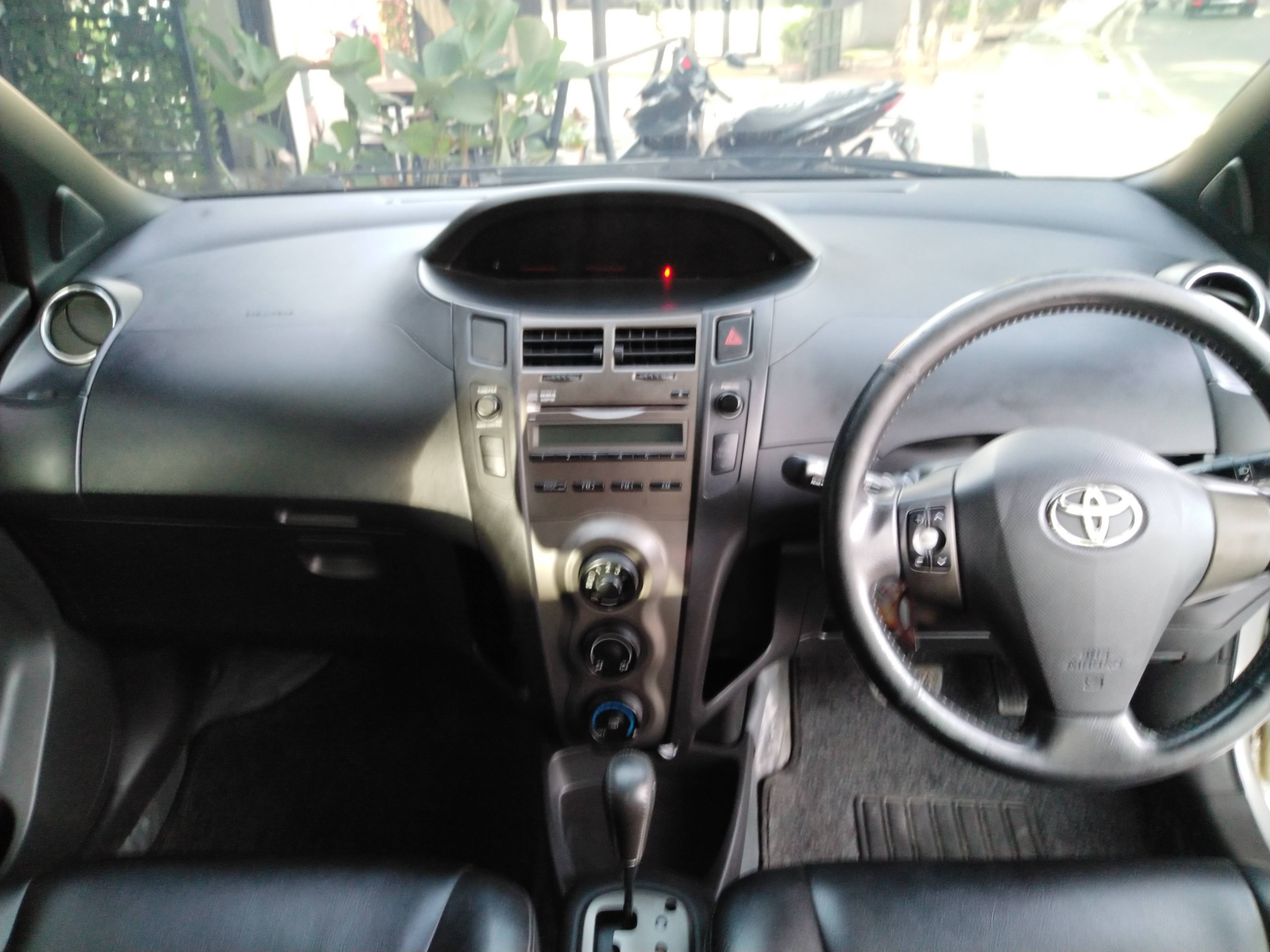 2010 Toyota Yaris 2010 Toyota Yaris