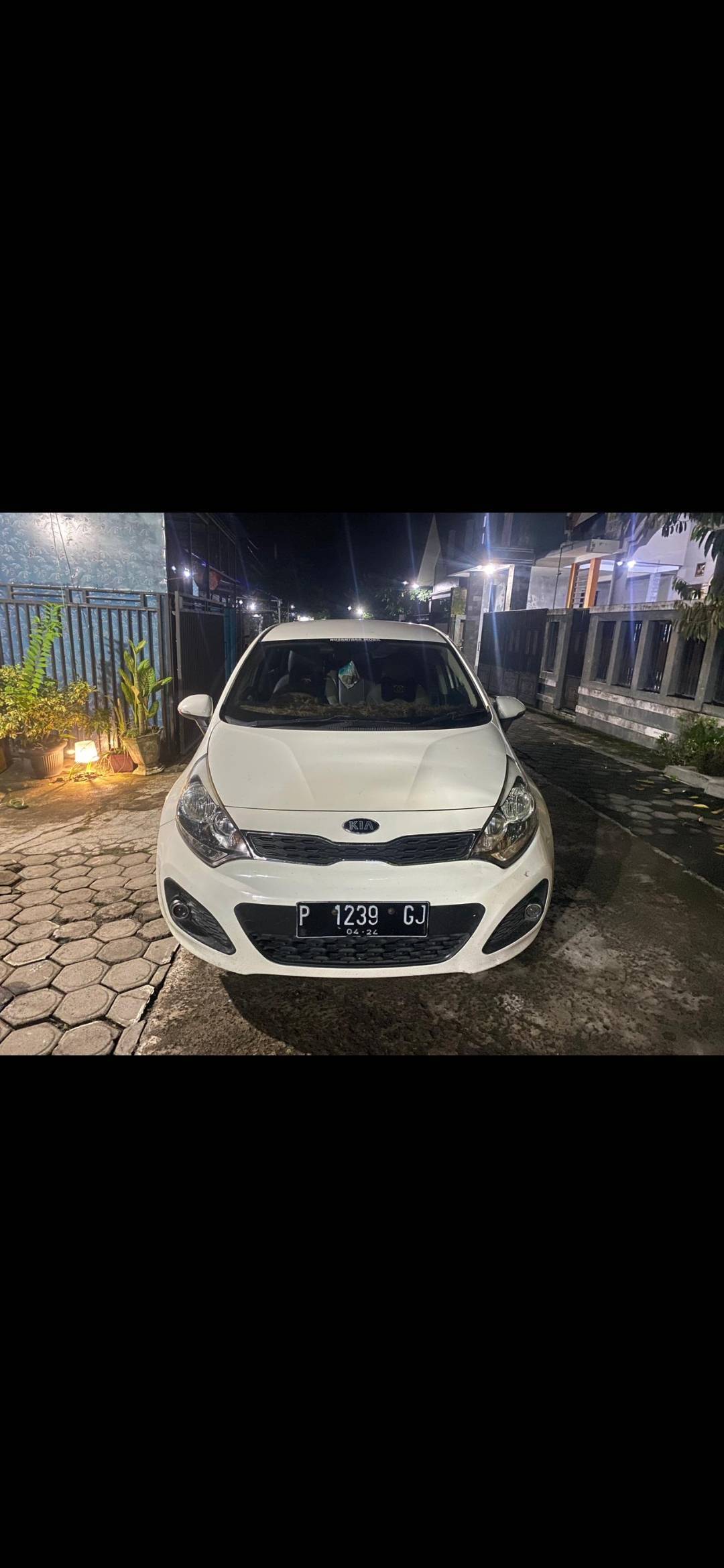 Old 2013 Kia Rio  AT AT