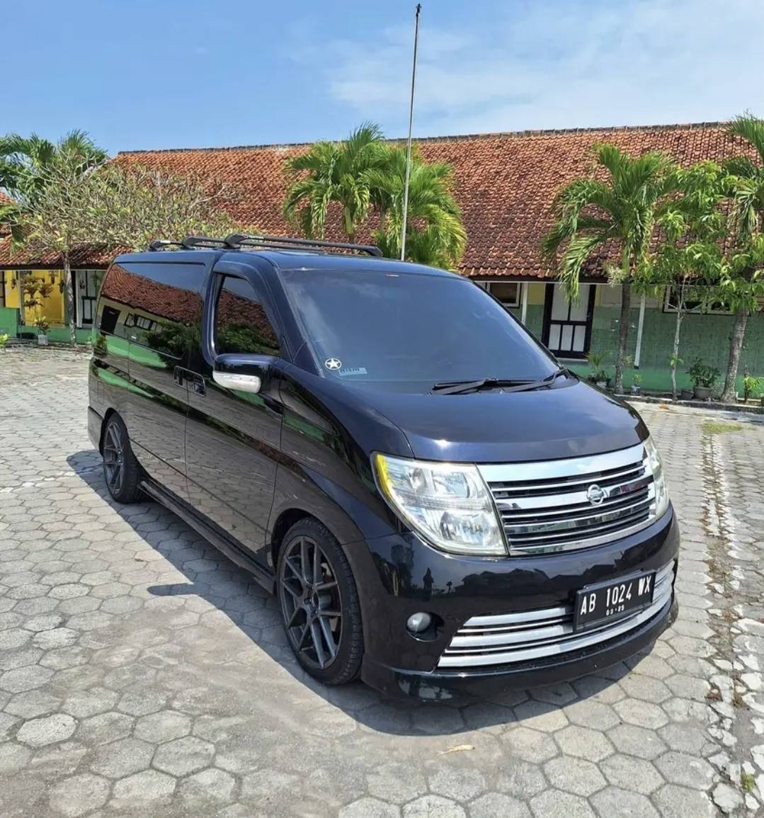 Second Hand 2005 Nissan Elgrand Second Hand 2005 Nissan Elgrand