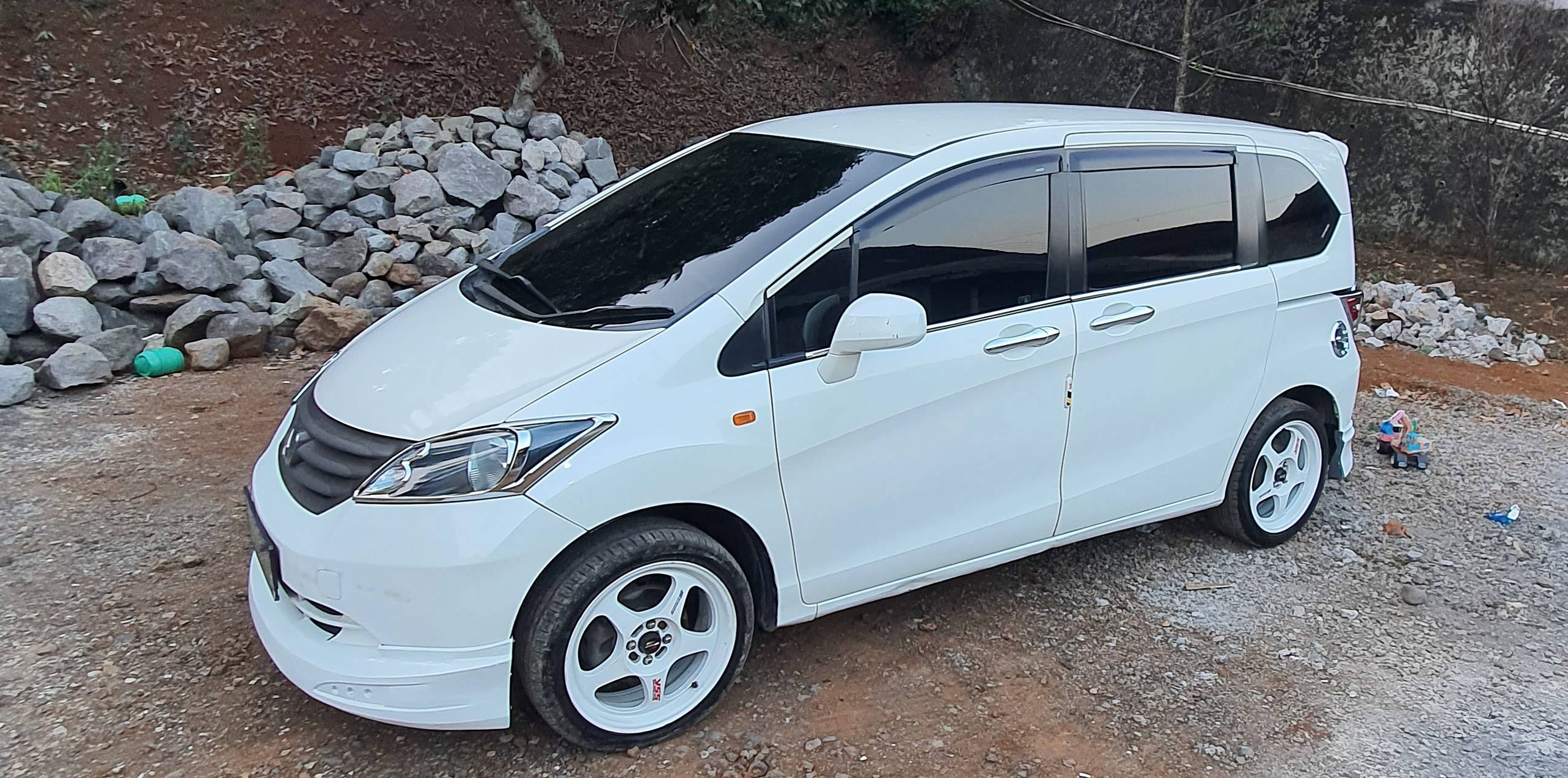 Second Hand 2011 Honda Freed Second Hand 2011 Honda Freed