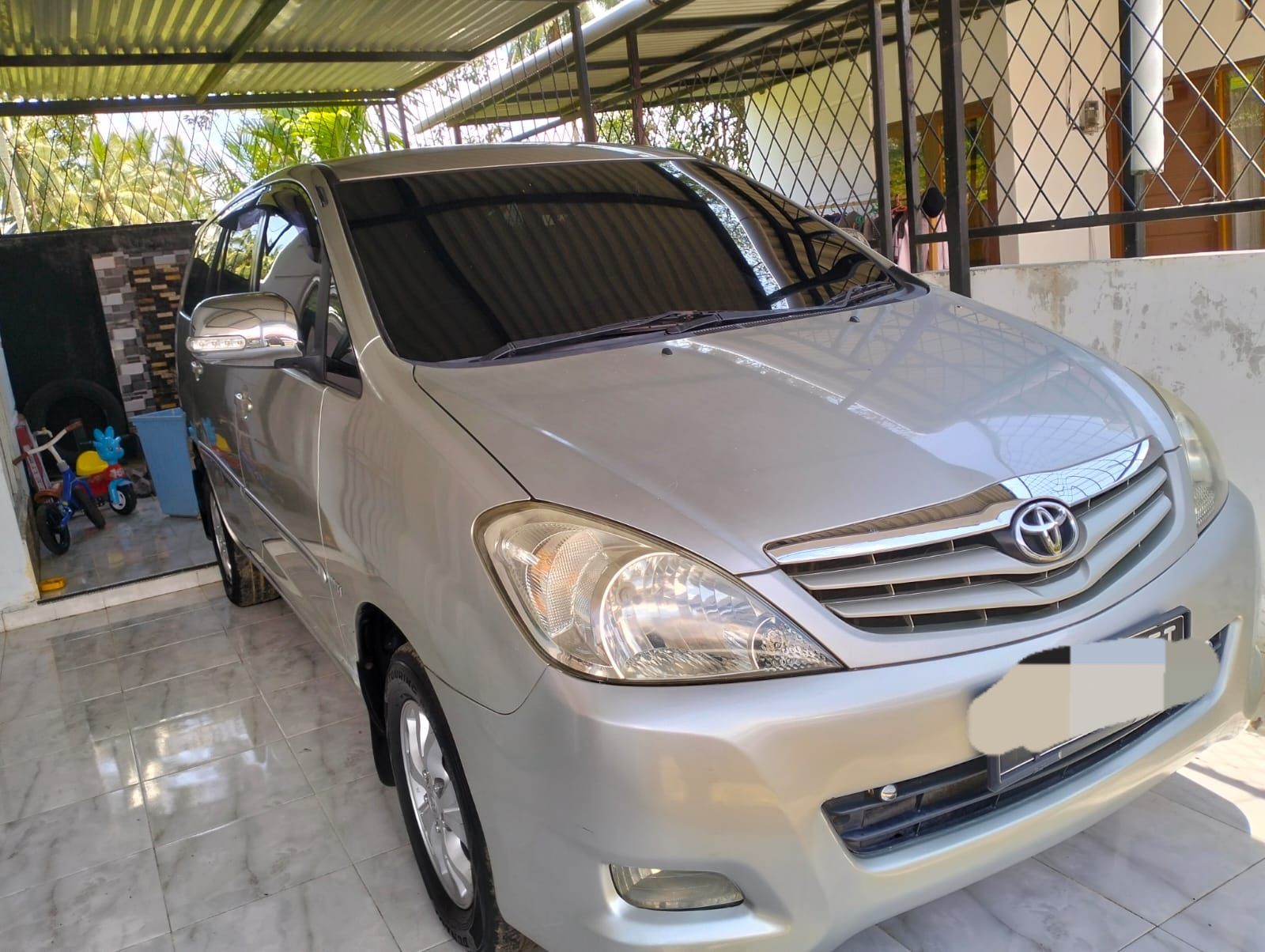 2010 Toyota Kijang Innova Bekas 2010 Toyota Kijang Innova Bekas