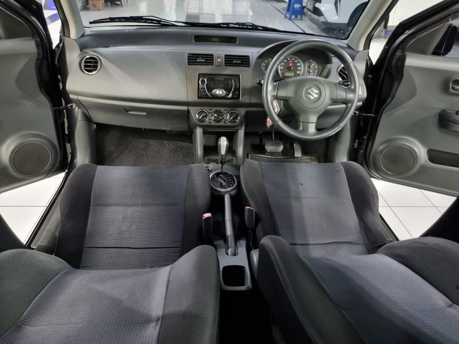 2010 Suzuki Swift 2010 Suzuki Swift