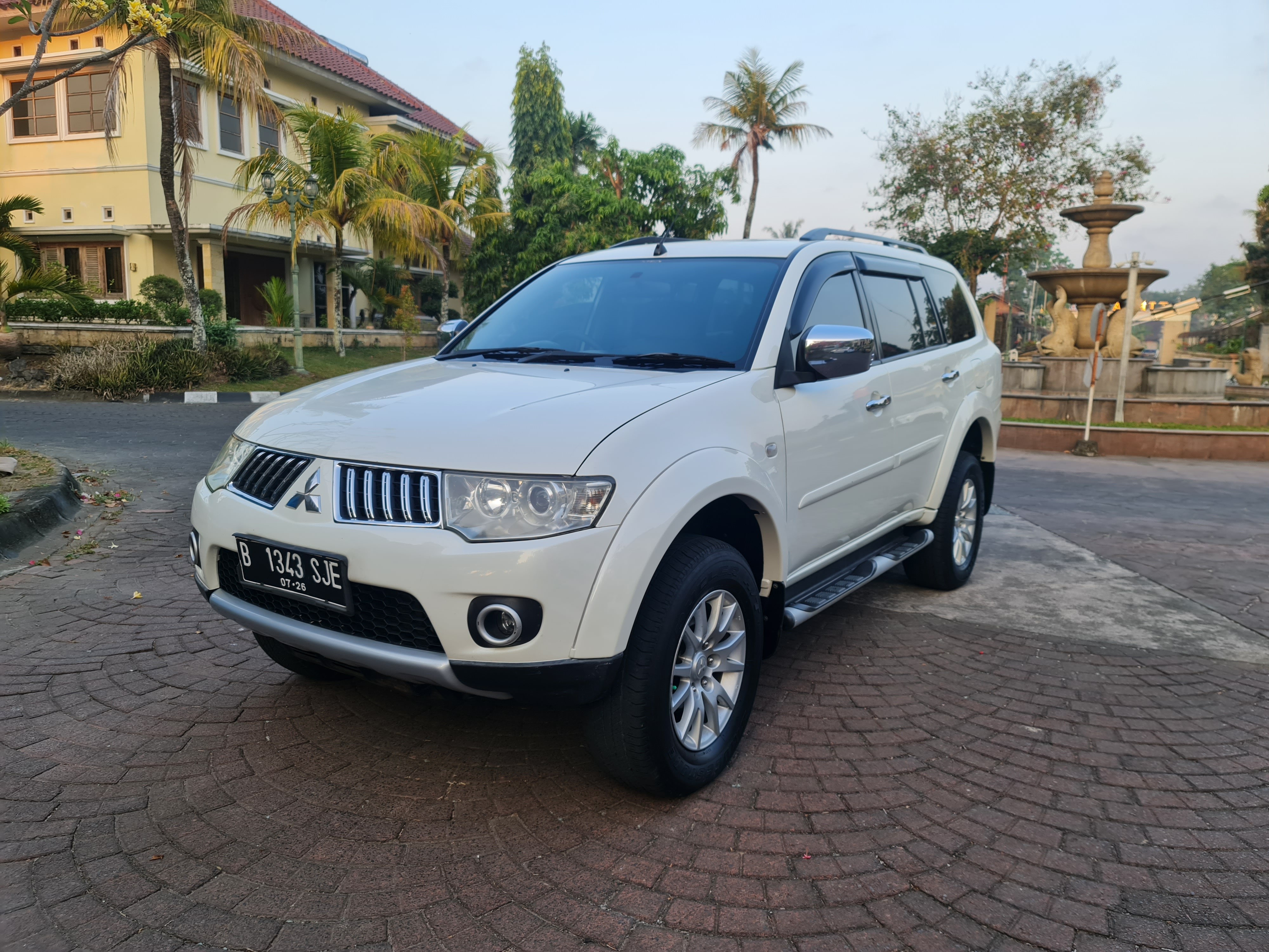 2011 Mitsubishi Pajero Sport Exceed AT 4x2 2011 Mitsubishi Pajero Sport Exceed AT 4x2