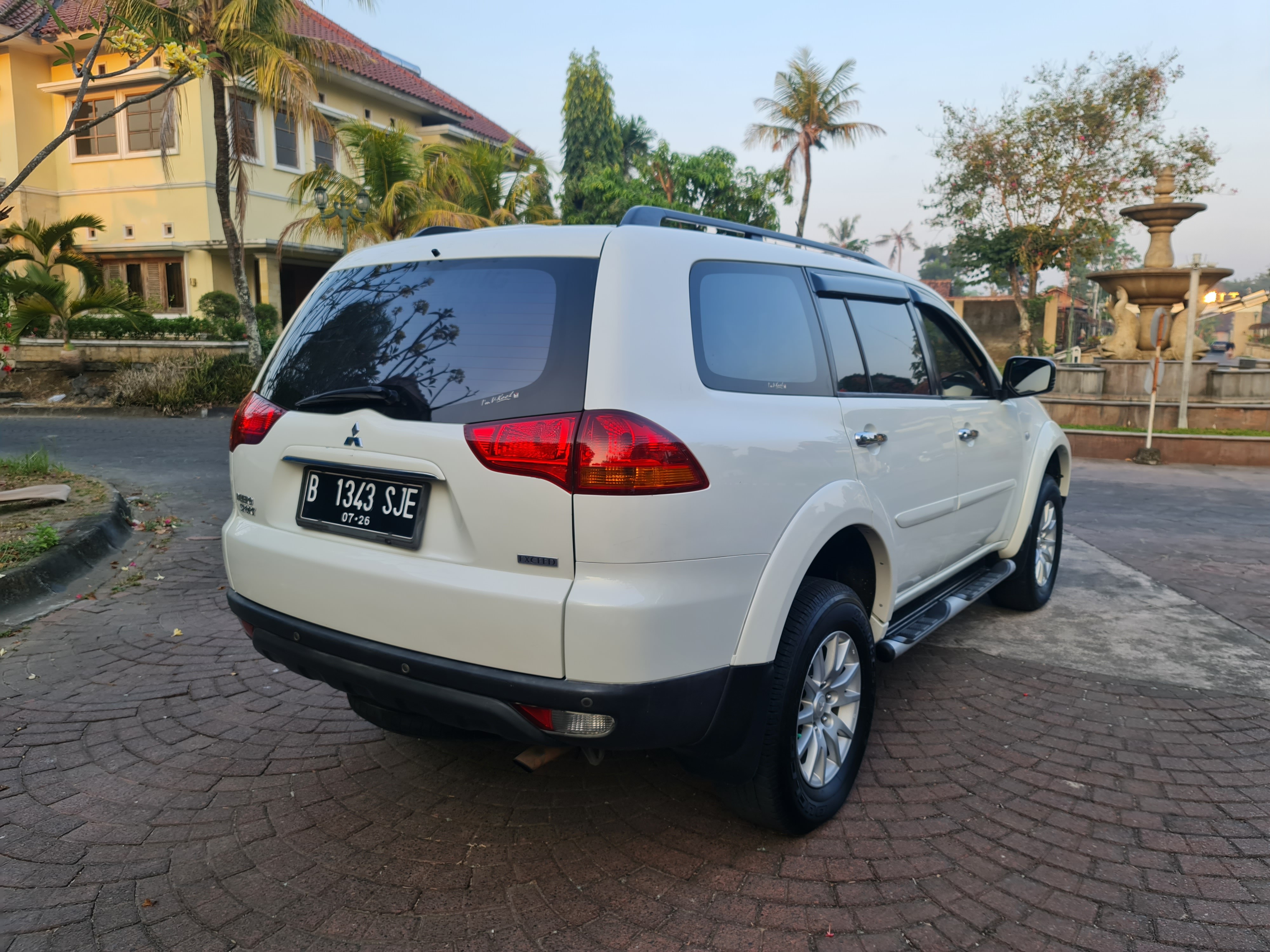 2011 Mitsubishi Pajero Sport Exceed AT 4x2 2011 Mitsubishi Pajero Sport Exceed AT 4x2