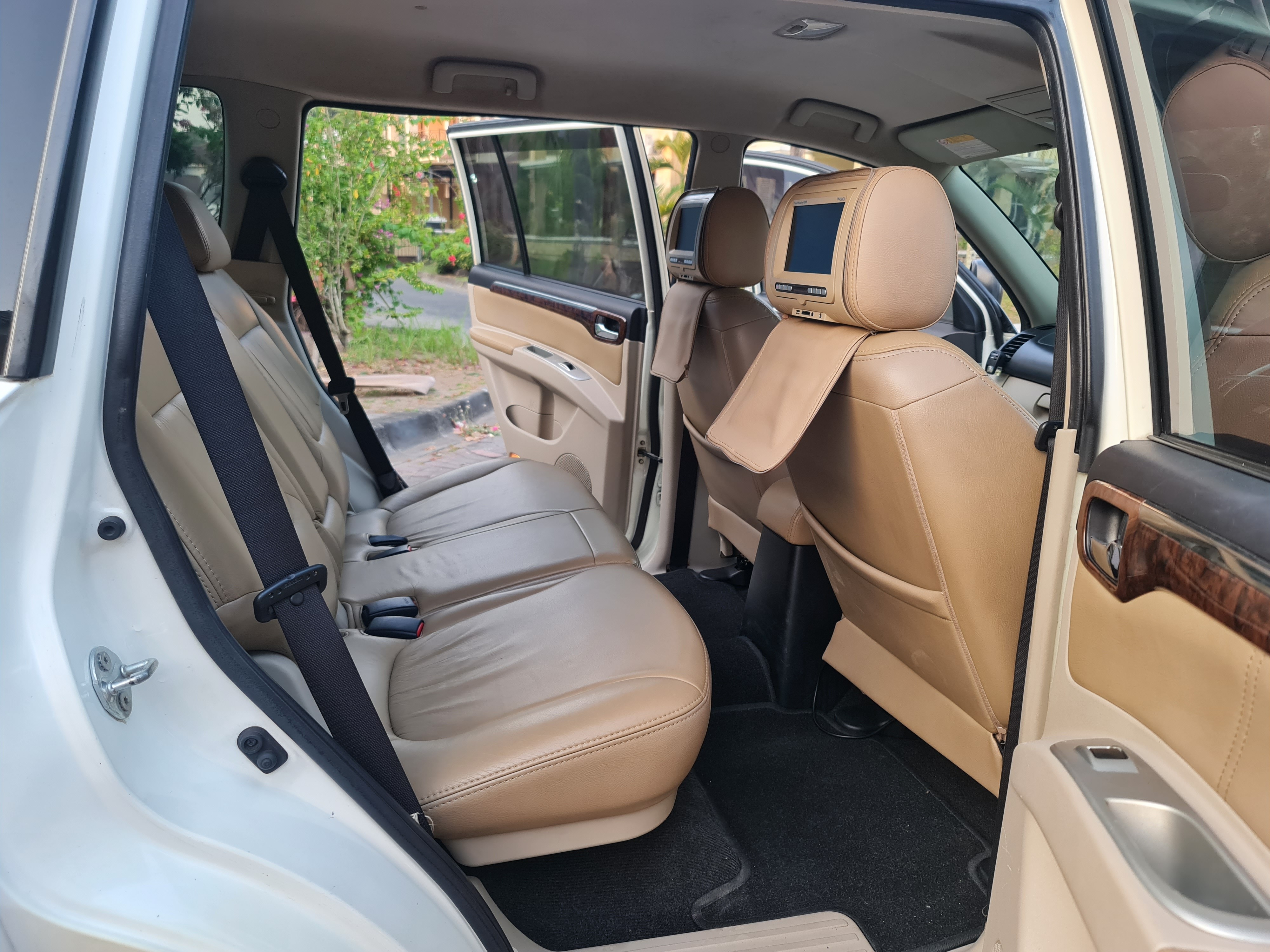 2011 Mitsubishi Pajero Sport Exceed AT 4x2 2011 Mitsubishi Pajero Sport Exceed AT 4x2